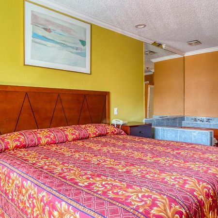 Hotel Corona Ca - Hwy 91 Eksteriør billede