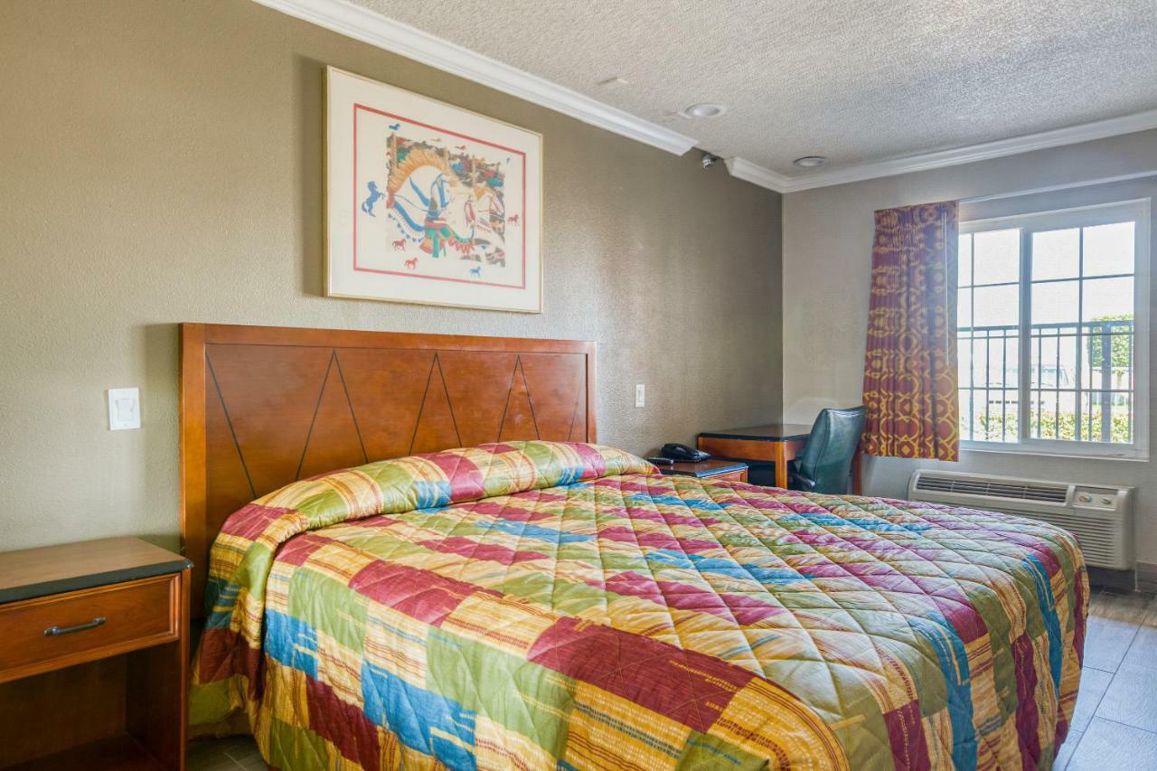 Hotel Corona Ca - Hwy 91 Eksteriør billede