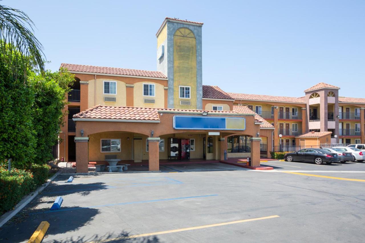 Hotel Corona Ca - Hwy 91 Eksteriør billede