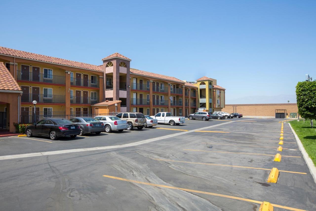 Hotel Corona Ca - Hwy 91 Eksteriør billede