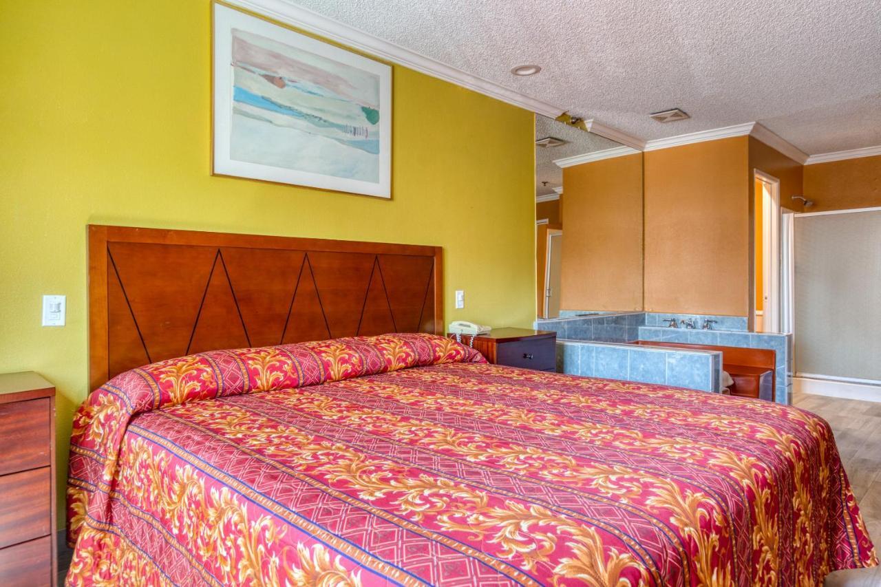 Hotel Corona Ca - Hwy 91 Eksteriør billede