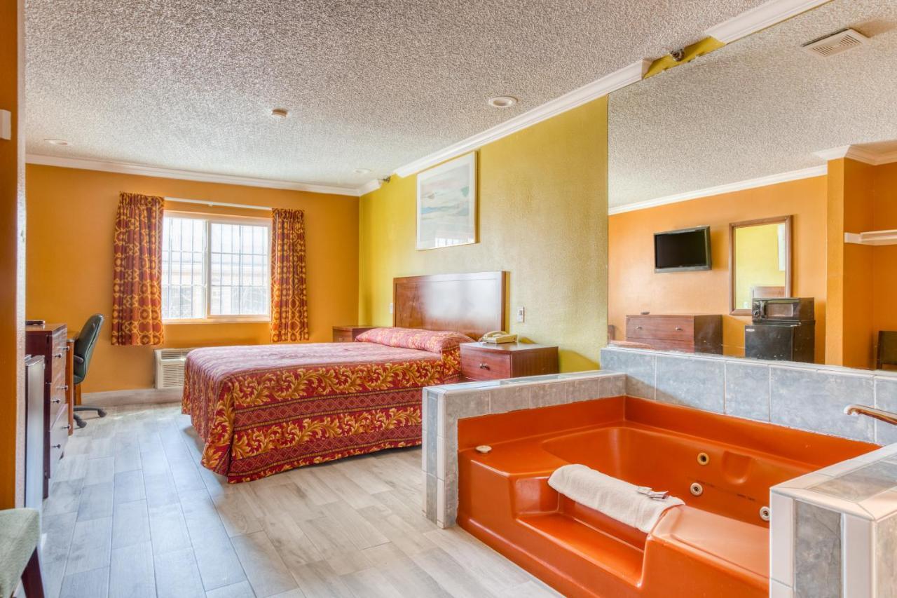 Hotel Corona Ca - Hwy 91 Eksteriør billede